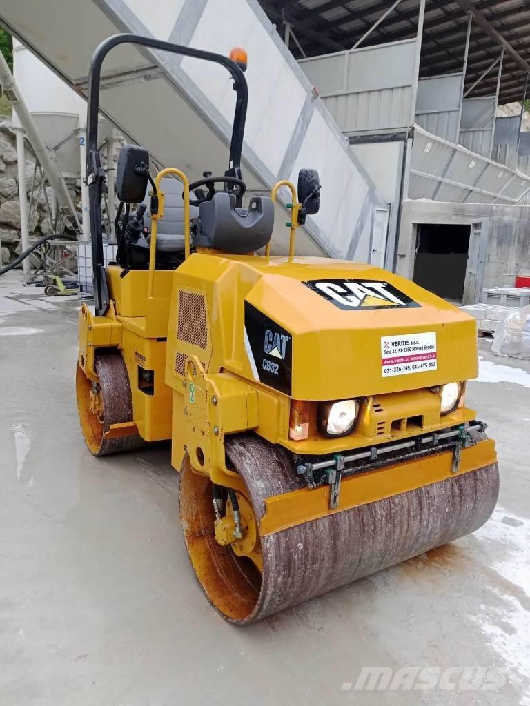 CAT CB 32 Tandemové valce