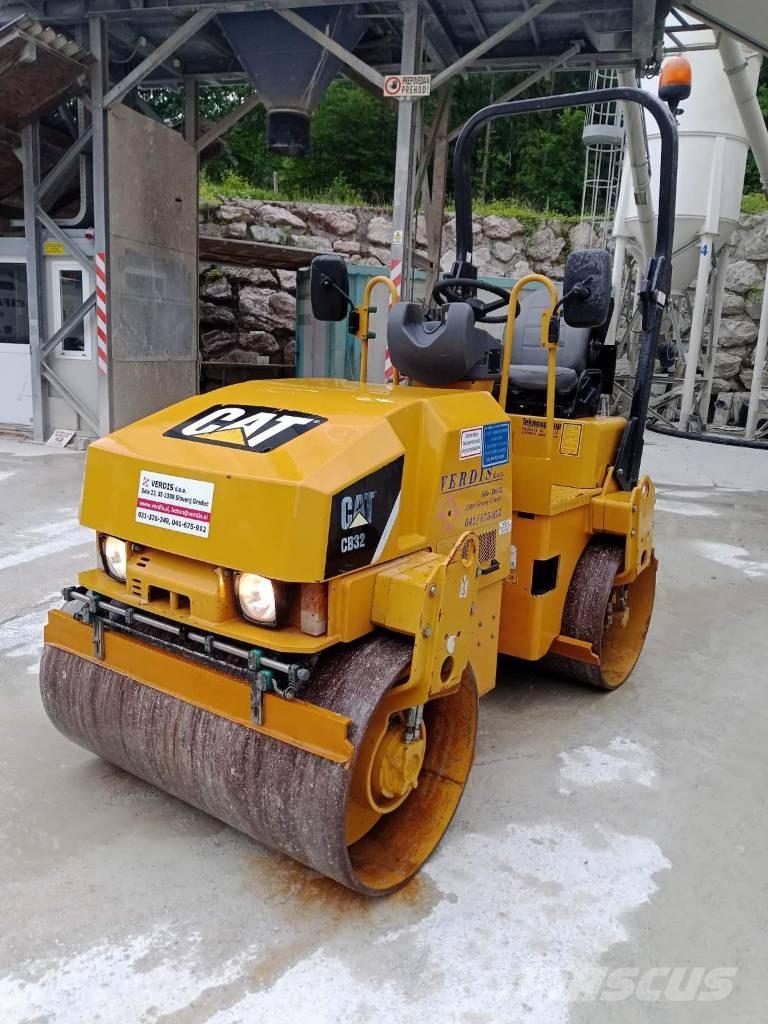 CAT CB 32 Tandemové valce