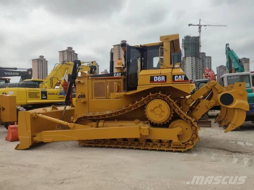 CAT D 8 R Pásové dozéry