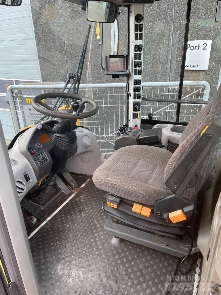 Volvo L90F Kolesové nakladače