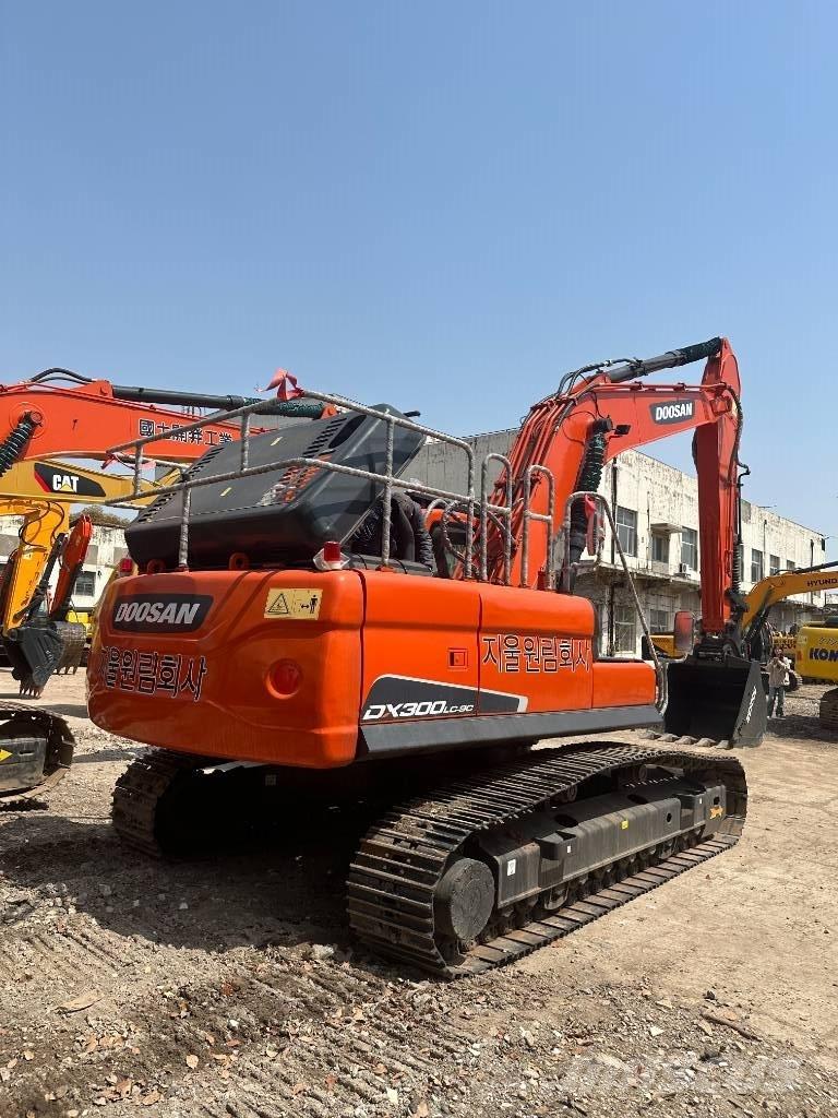 Doosan DX 300 Midi rýpadlá 7 t - 12 t
