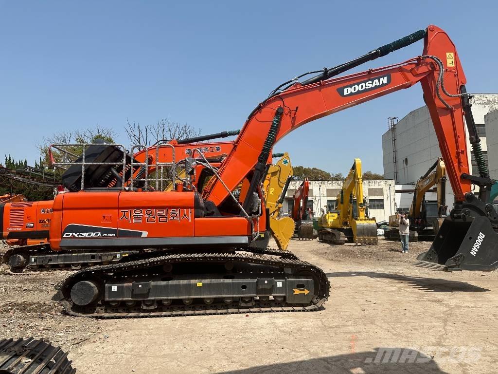 Doosan DX 300 Midi rýpadlá 7 t - 12 t