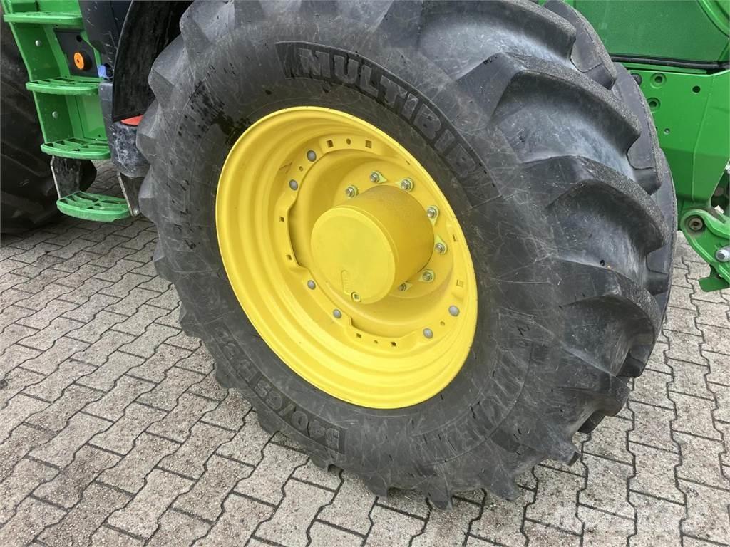 John Deere 6R 215 Traktory