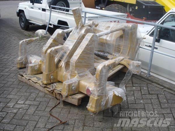 CAT 140M/160M Ripper Stavebníctvo - ostatné