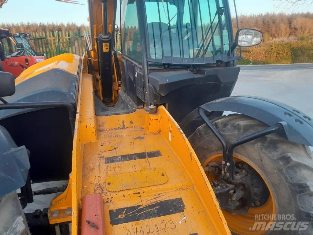 JCB 540-140 Teleskopické manipulátory