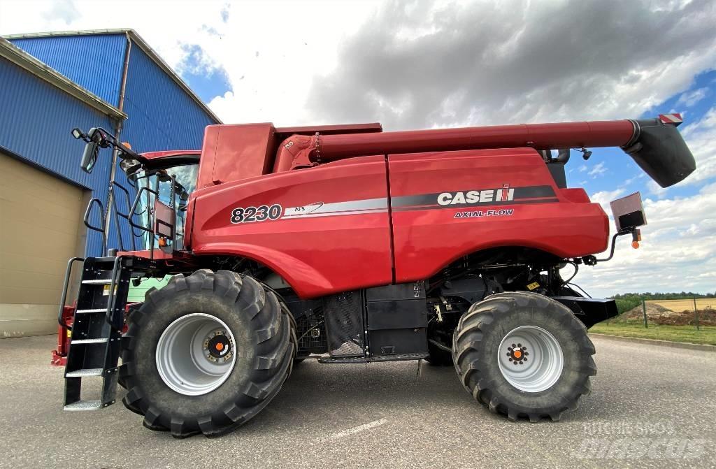Case IH 8230 Kombinované zberacie stroje