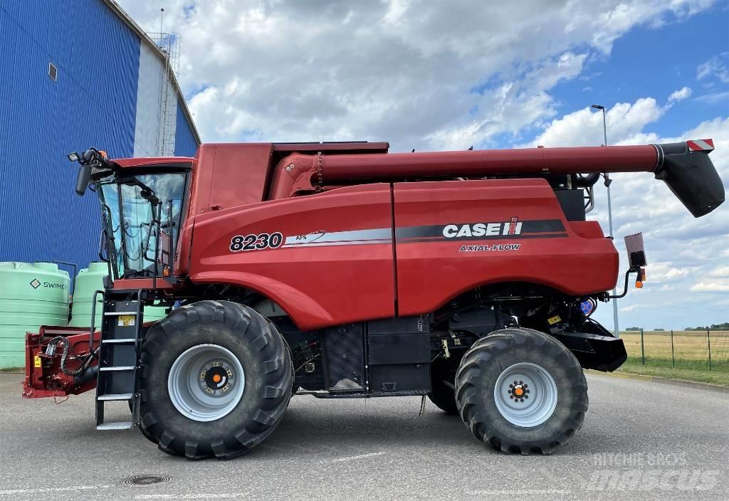 Case IH 8230 Kombinované zberacie stroje