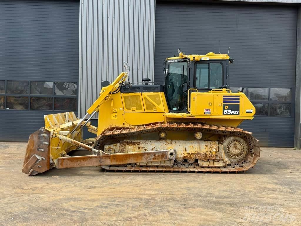 Komatsu D65PXi-18 Pásové dozéry