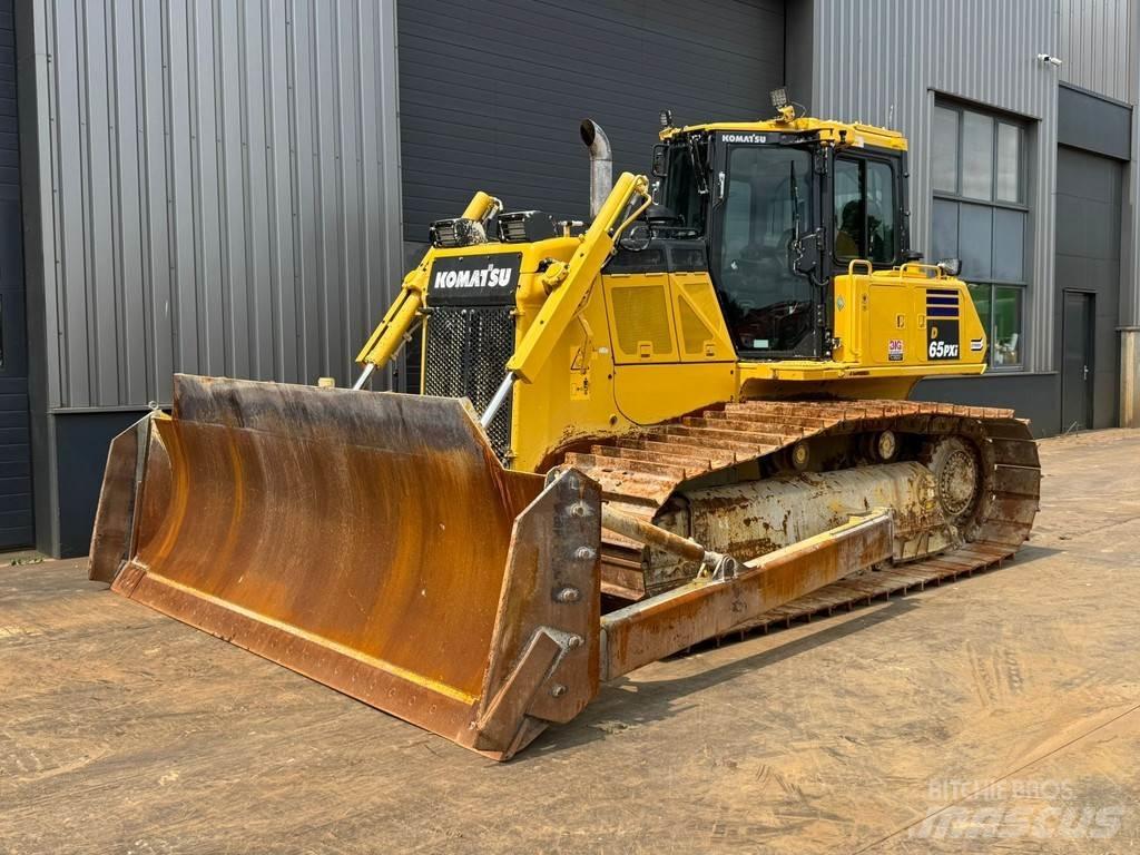 Komatsu D65PXi-18 Pásové dozéry