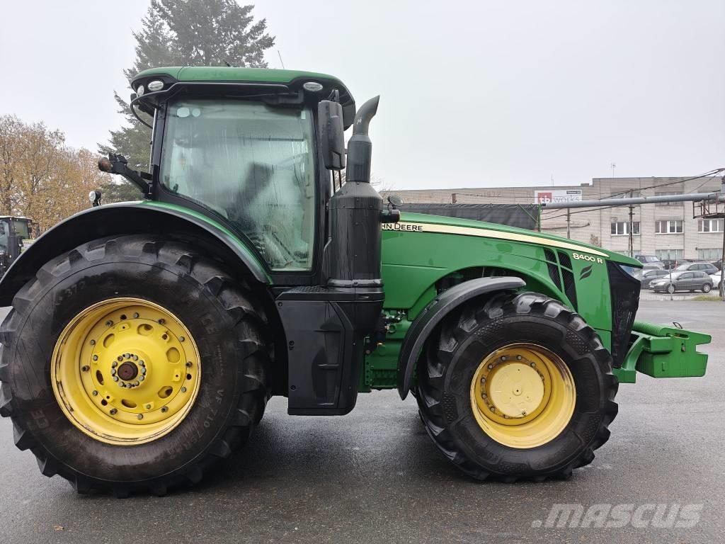 John Deere 8400R Traktory