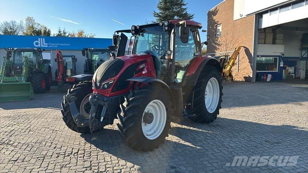 Valtra N134 0 Traktory
