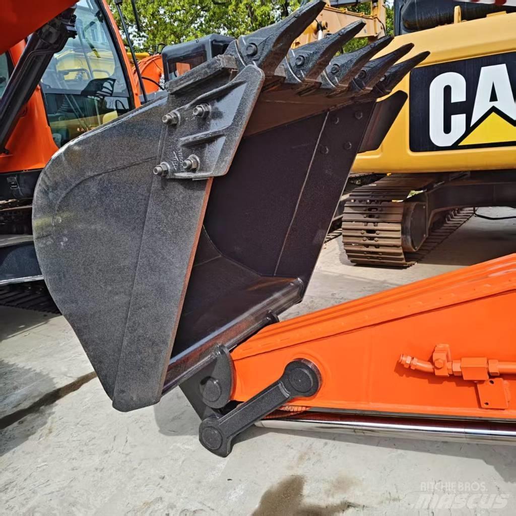 Doosan DX 225 Pásové rýpadlá