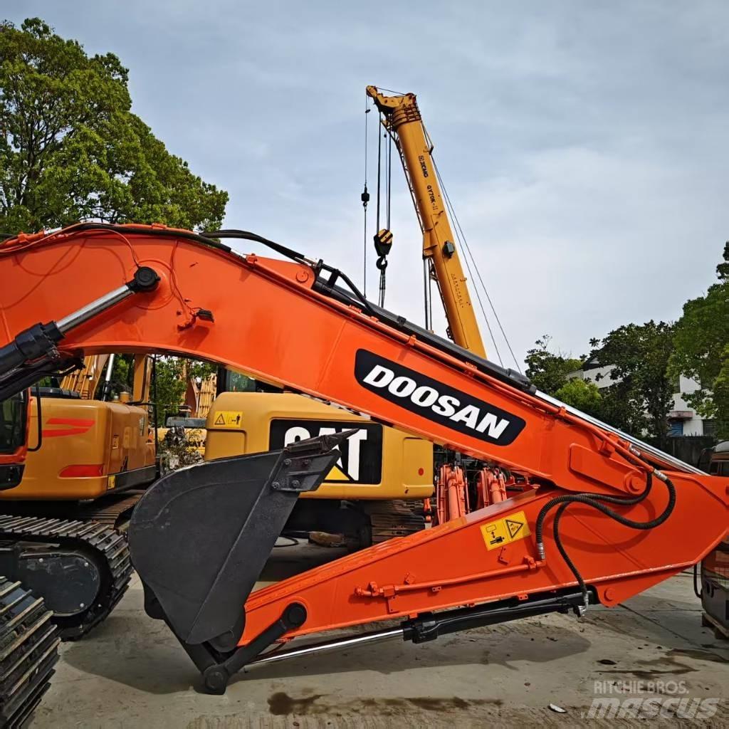 Doosan DX 225 Pásové rýpadlá