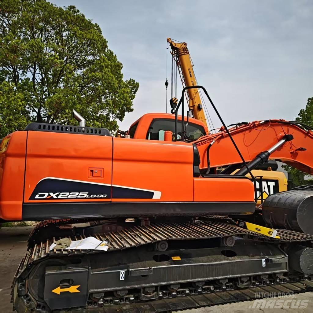 Doosan DX 225 Pásové rýpadlá
