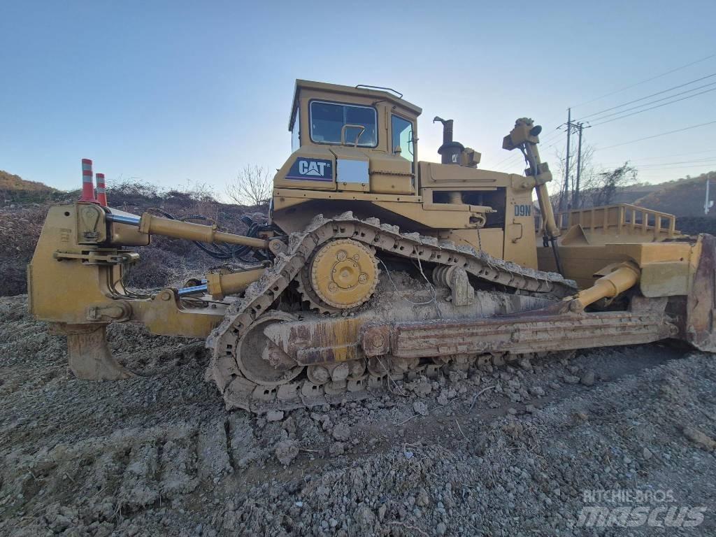 CAT D 9 N Pásové dozéry