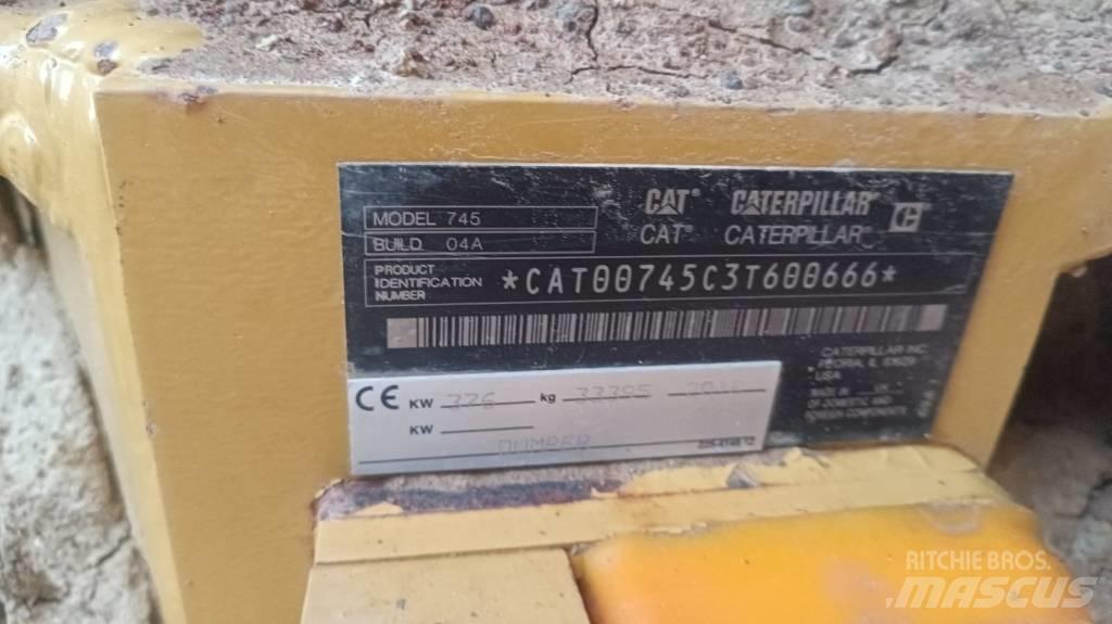 CAT 745 Kĺbové nákladné autá