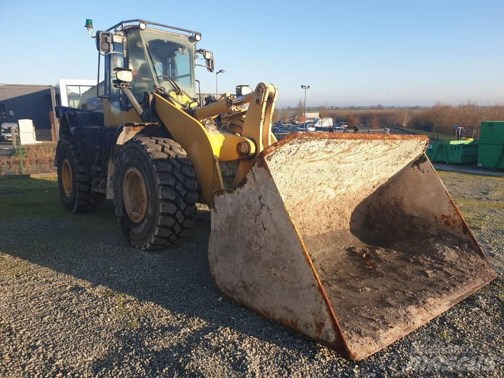 Komatsu WA320-8 Kolesové nakladače