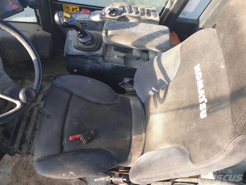 Komatsu WA320-8 Kolesové nakladače
