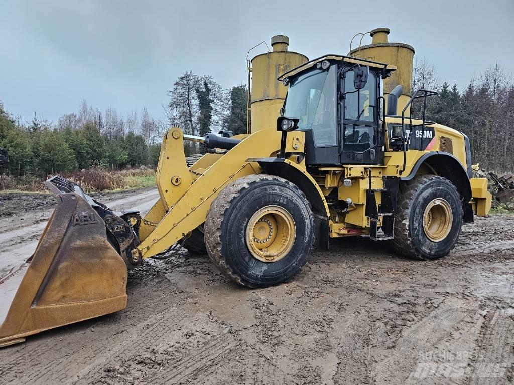 CAT 950M Kolesové nakladače