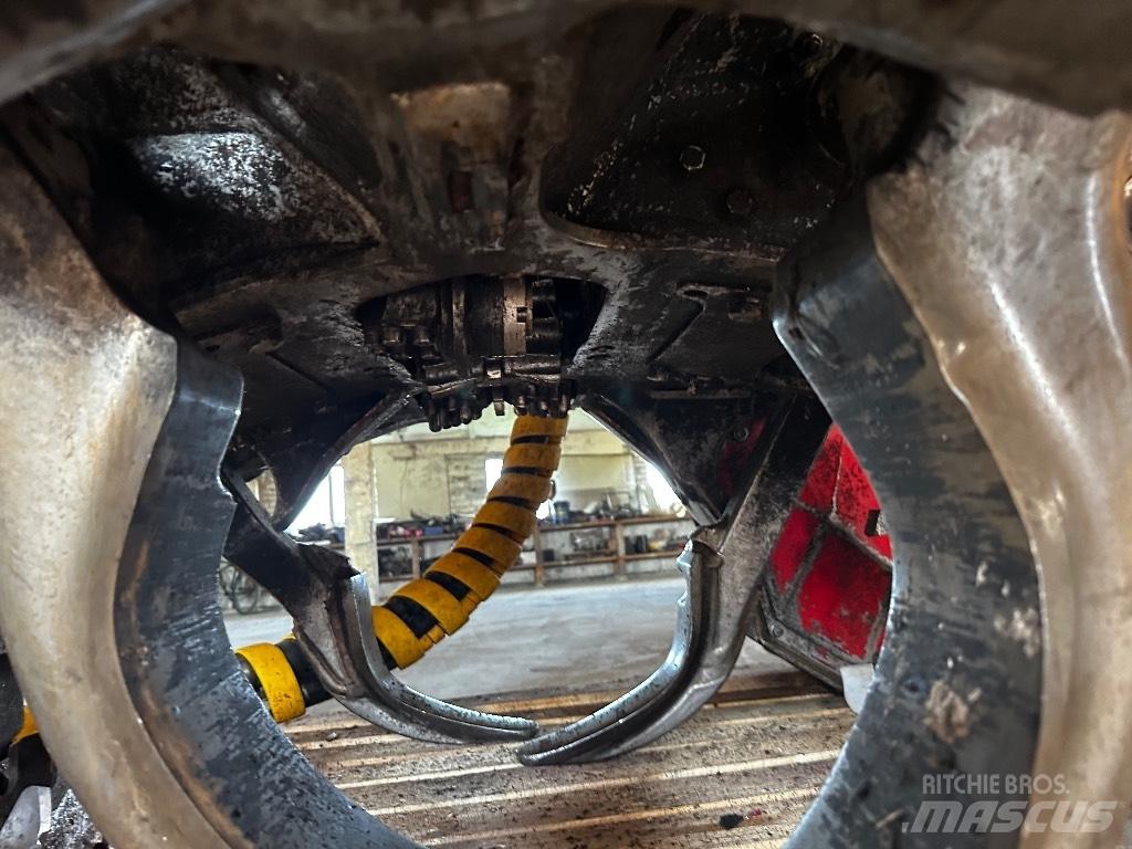 Komatsu C144 Žatevné hlavy