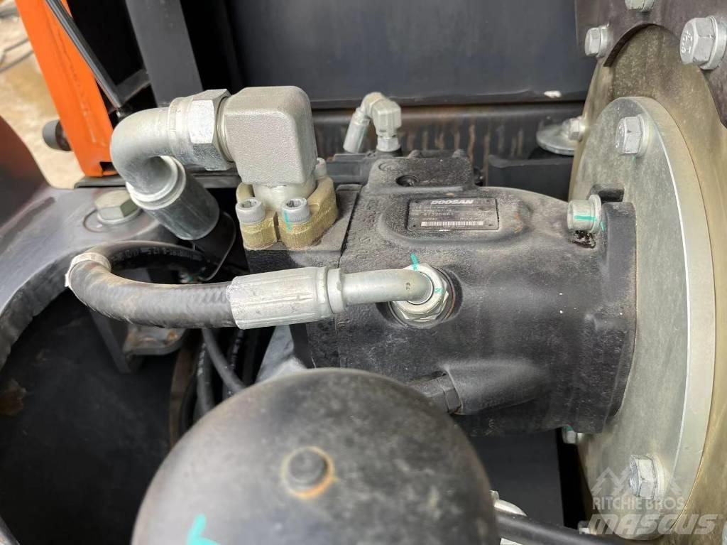 Doosan DX 140 LC Pásové rýpadlá