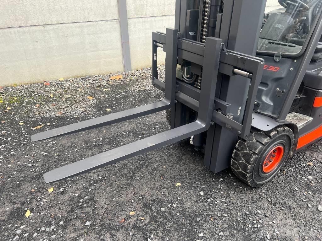 Linde E30L-01 Akumulátorové vozíky