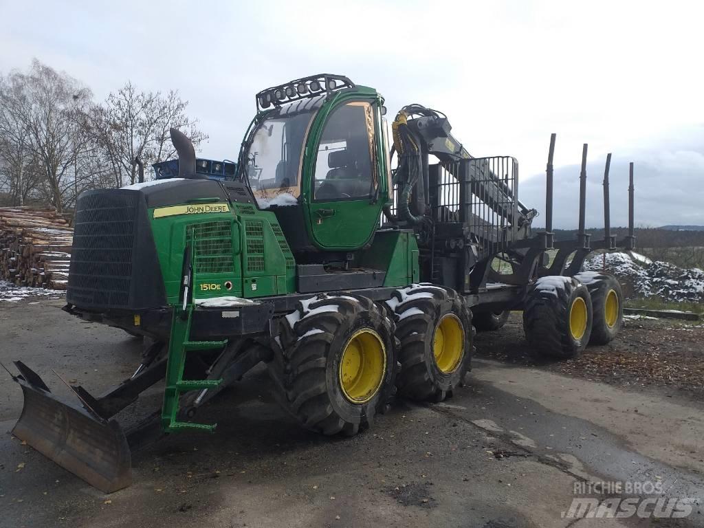 John Deere 1510 E Lesné traktory