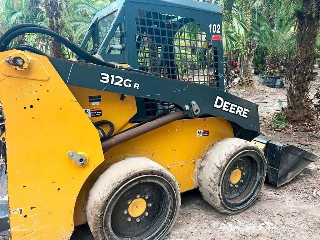 John Deere 312 Šmykom riadené nakladače