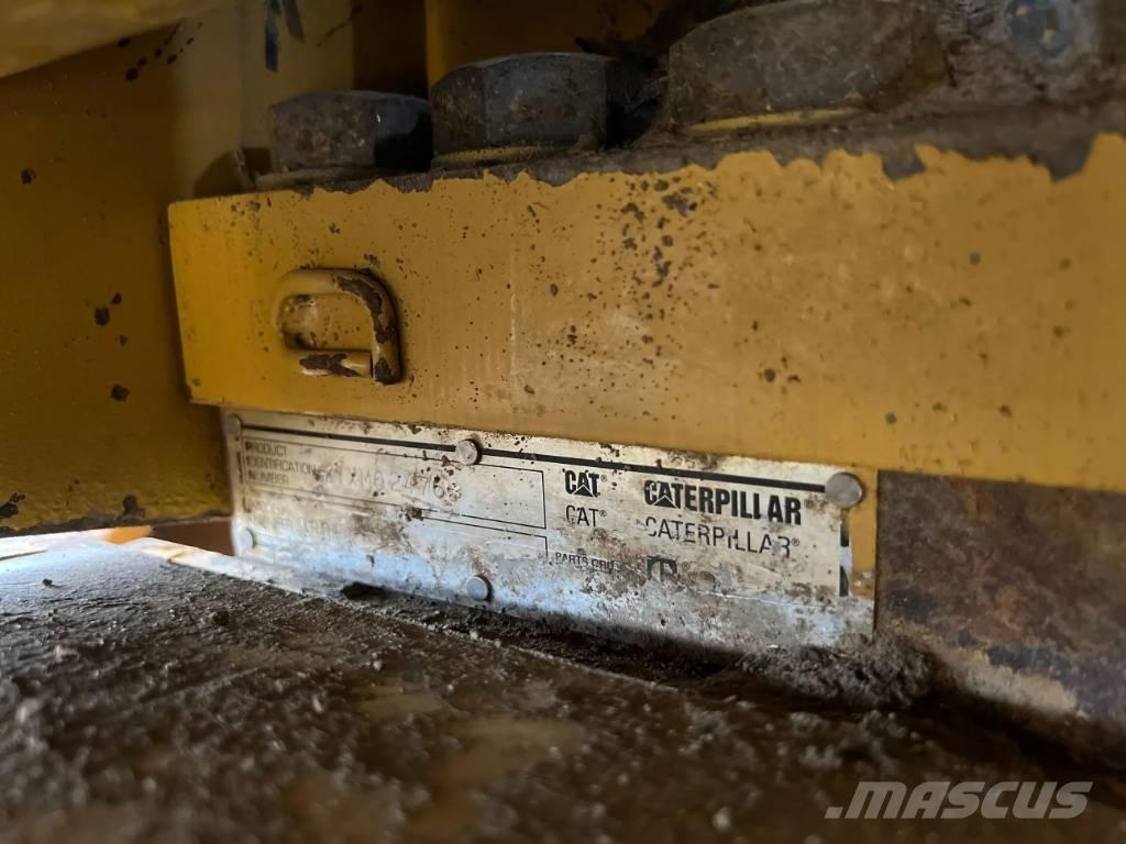 CAT D8R Pásové dozéry