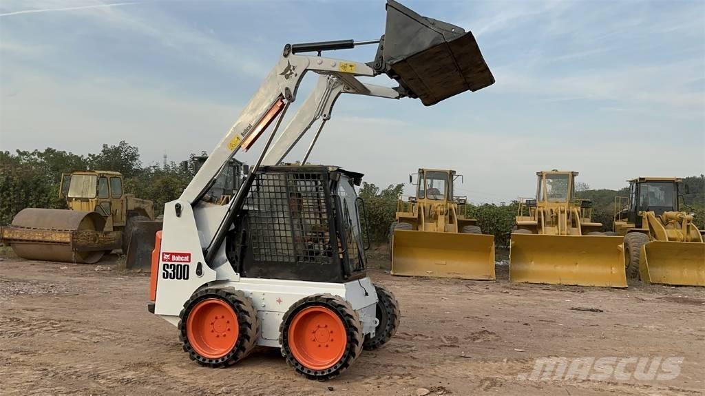 Bobcat S 300 Šmykom riadené nakladače