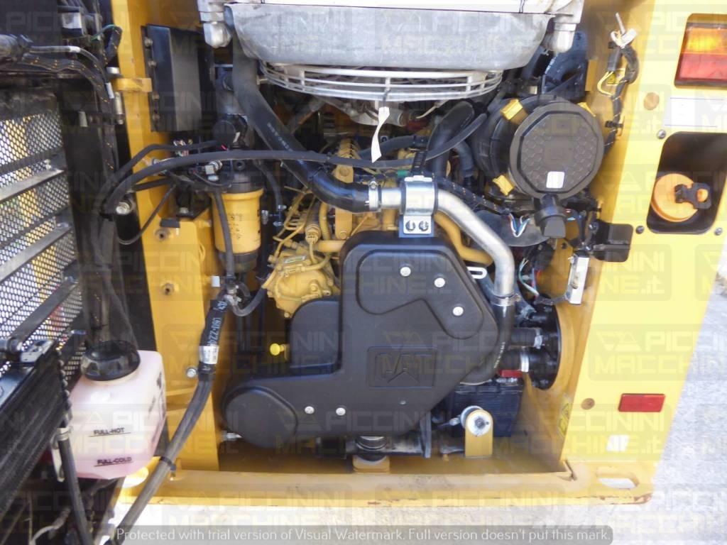 CAT 226D3 Šmykom riadené nakladače