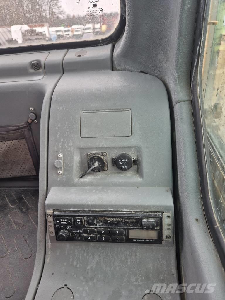 Volvo EW180B Kolesové rýpadlá