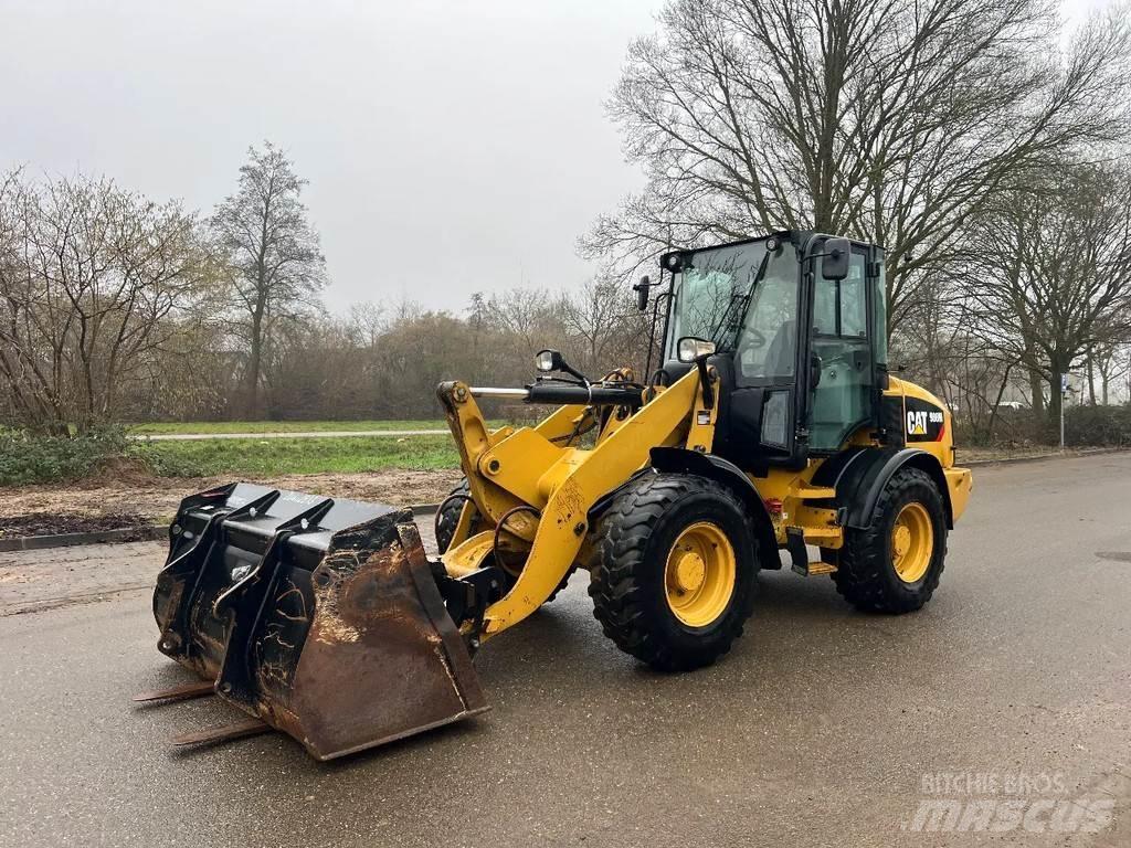 CAT 908M Kolesové nakladače