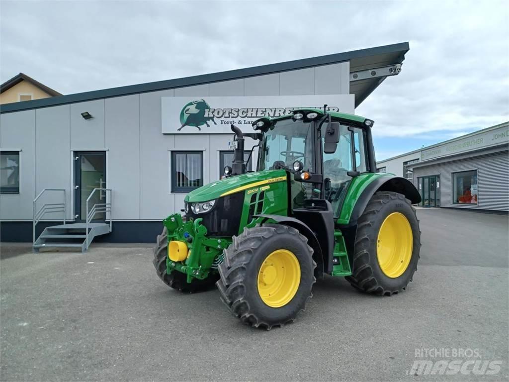John Deere 6120M Traktory