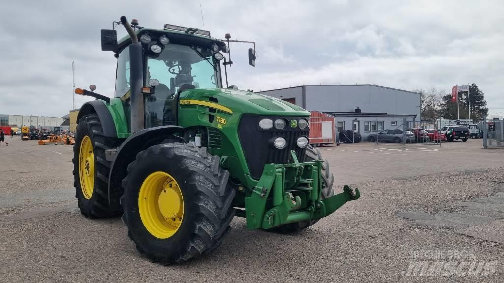 John Deere 7930 Traktory