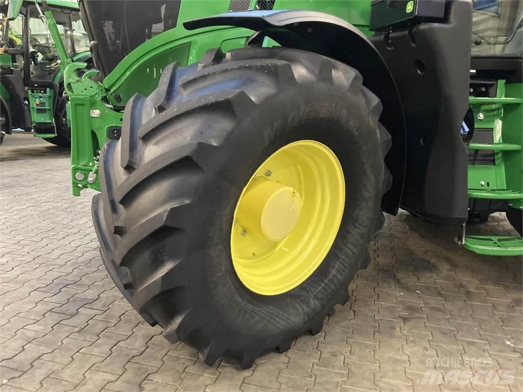 John Deere 6R 215 Traktory