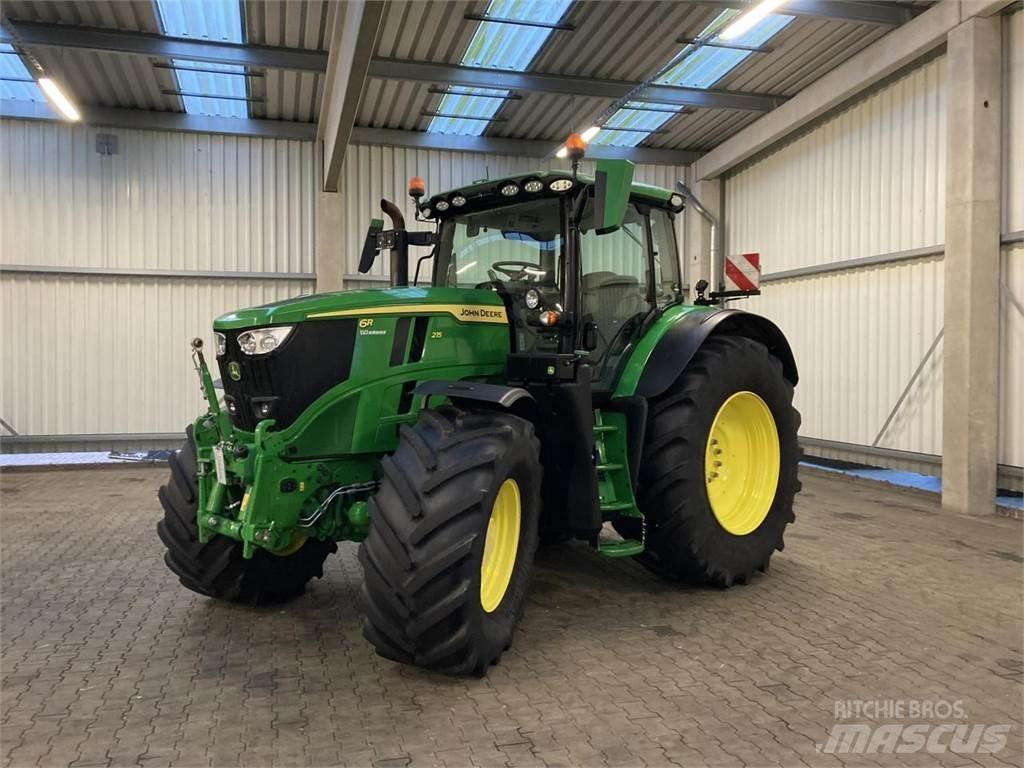 John Deere 6R 215 Traktory