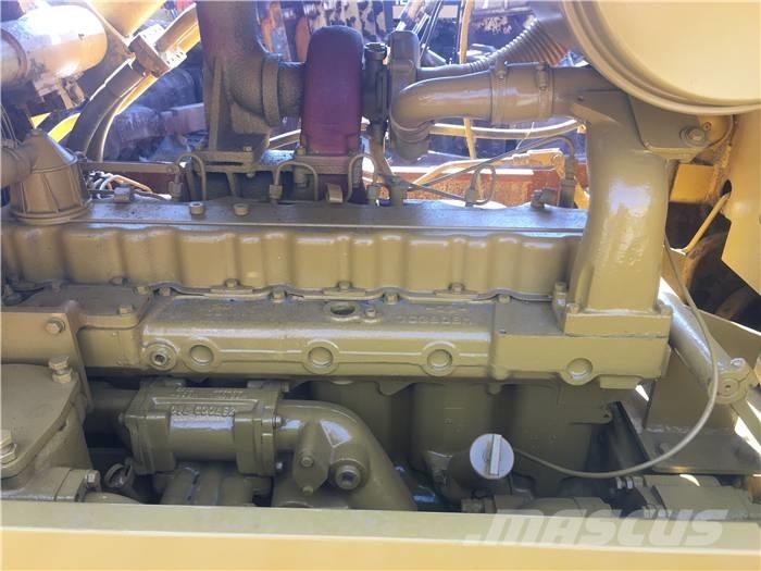 CAT D 6 D Pásové dozéry