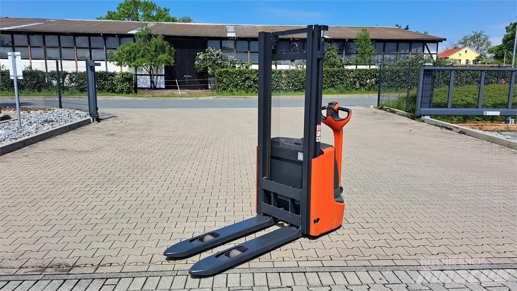 Linde L12- BR1172 Ručne vedené vysokozdvižné vozíky