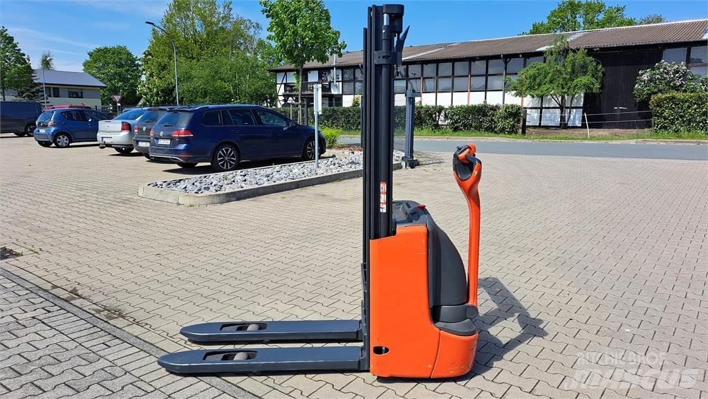 Linde L12- BR1172 Ručne vedené vysokozdvižné vozíky