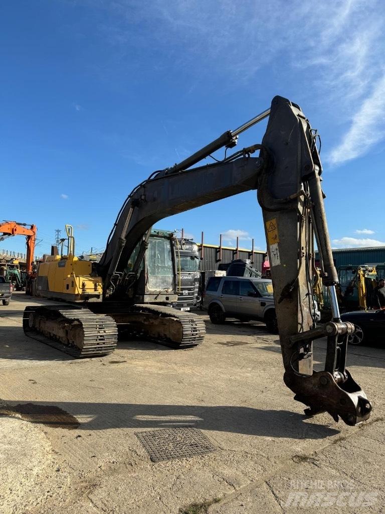 Volvo EC 220 DL Pásové rýpadlá