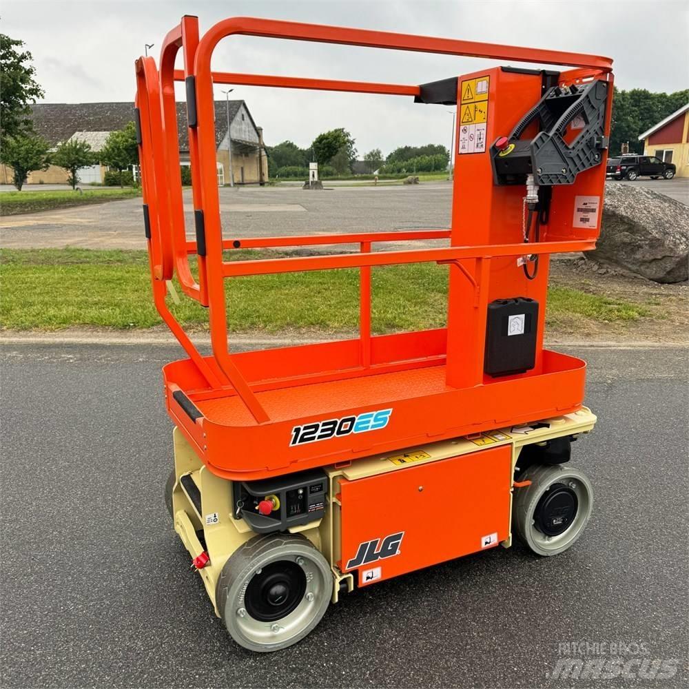 JLG 1230 ES Vertikálne stĺpové výťahy