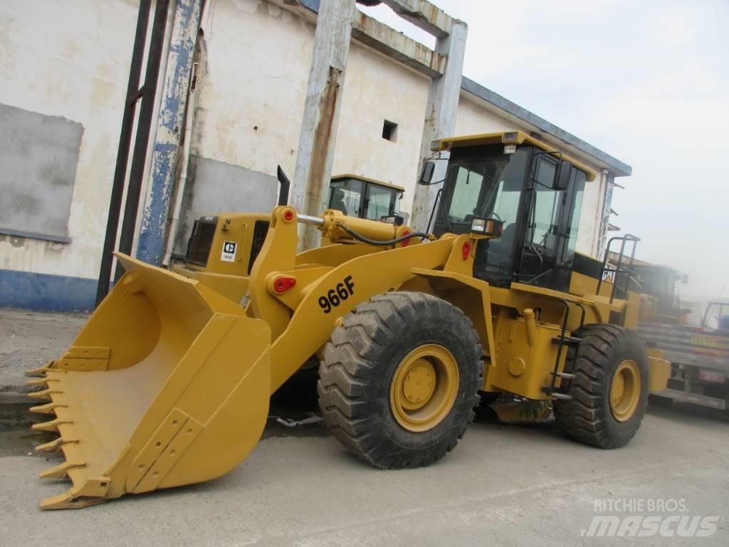 CAT 966 F Kolesové nakladače