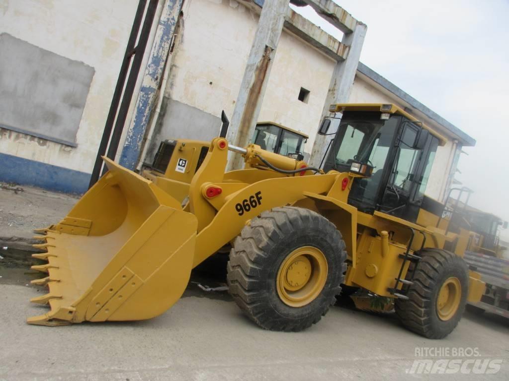 CAT 966 F Kolesové nakladače
