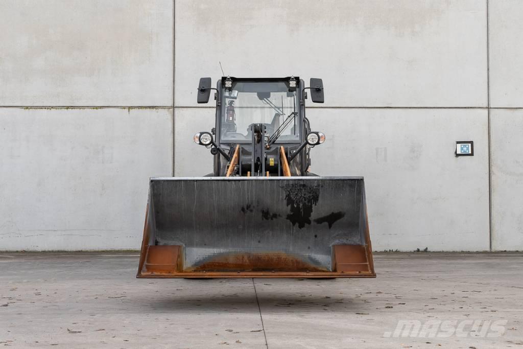 CASE 321 F Kolesové nakladače