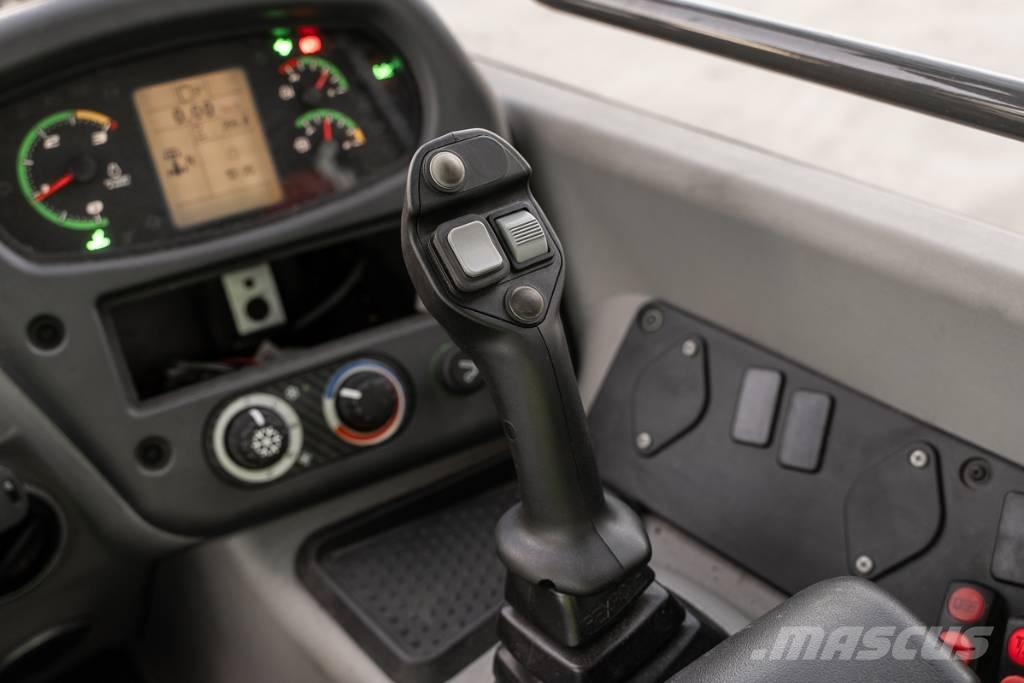 CASE 321 F Kolesové nakladače