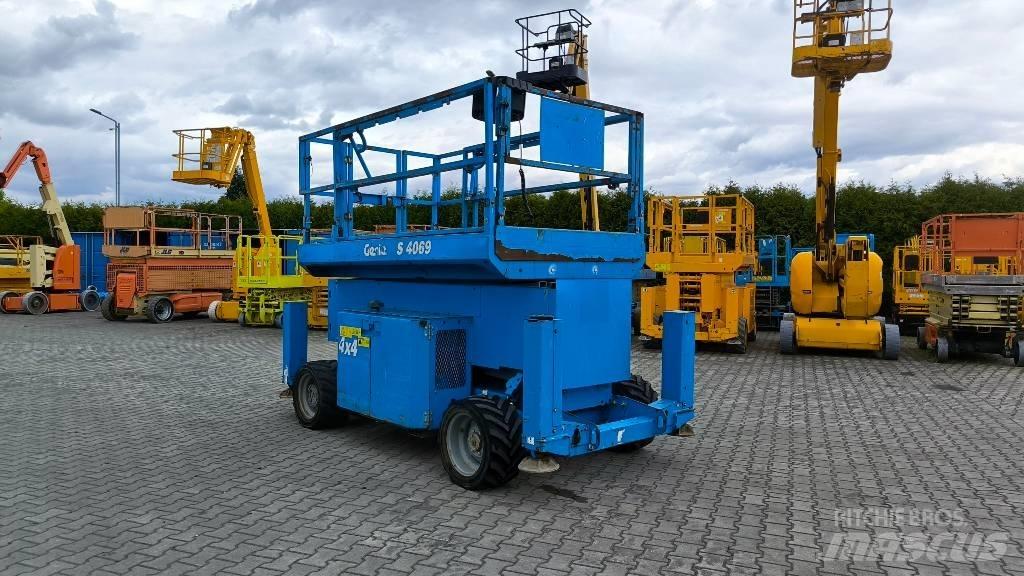 Genie GS 4069 Nožnicové zdvíhacie plošiny