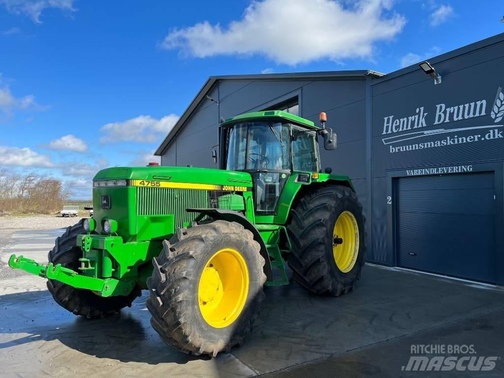 John Deere 4755 Traktory