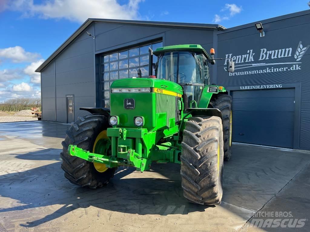 John Deere 4755 Traktory
