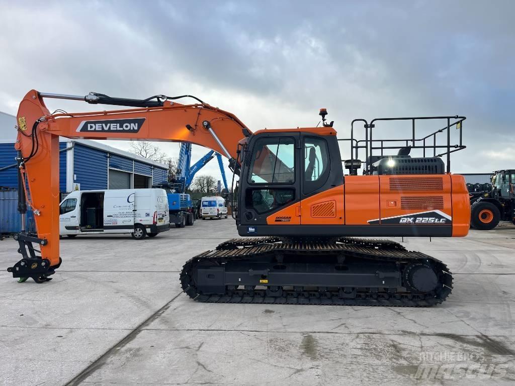 Develon DX 225 LC-7 Pásové rýpadlá
